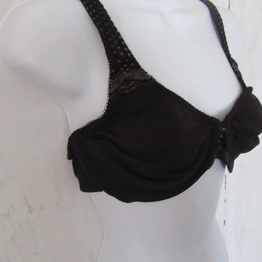 Wacoal Bra 40C Black Body By 2.0 Embrace Seamless Underwire Back Closure 851211